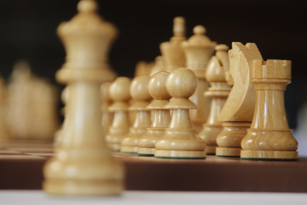 Mestre de xadrez vai jogar contra 30 pessoas ao mesmo tempo em